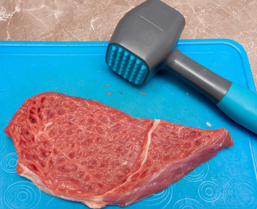 Отбиваем говядину