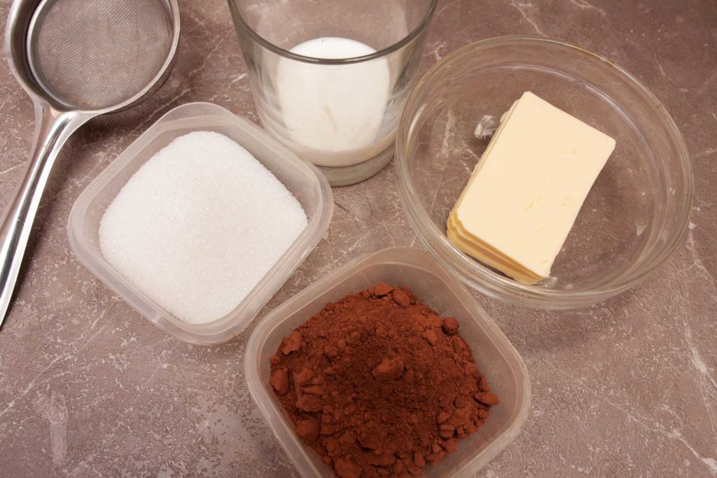 необходимые ингредиенты для приготовления шоколадной глазури