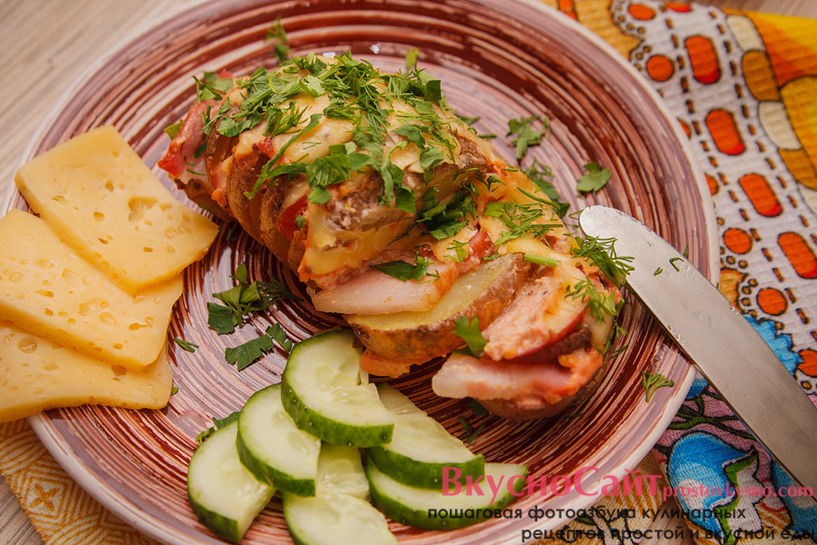 вкусная и сытная картошка-гармошка с салом и колбасой