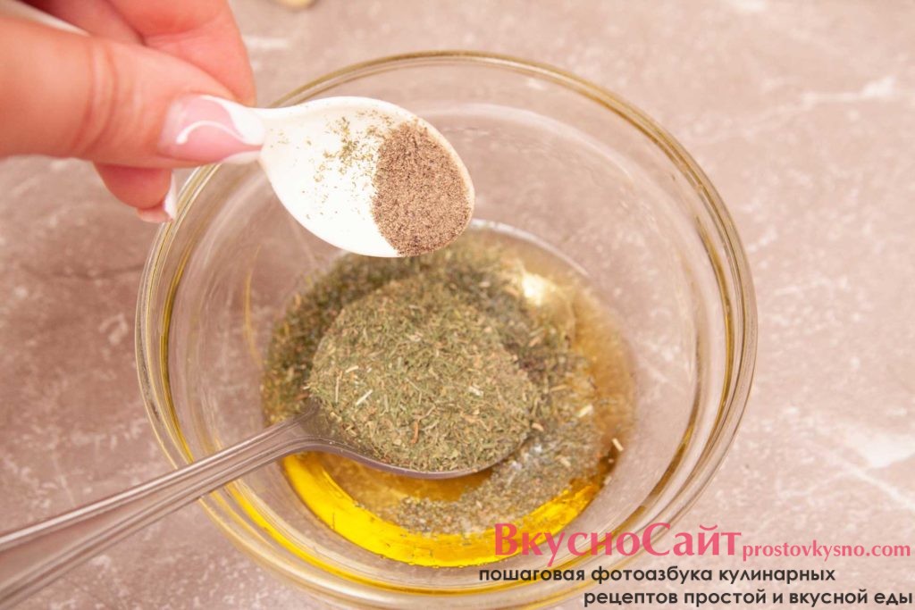 немного душистого перца отправляю в соус