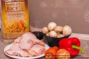 компоненты для рисовой лапши с овощами