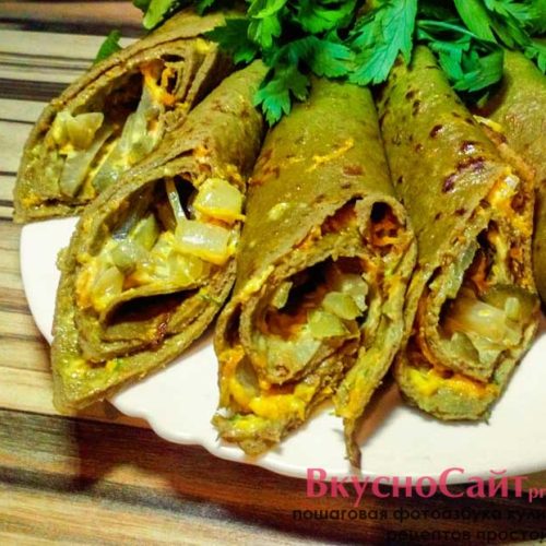 Блины из печени с начинкой из солёных огурцов