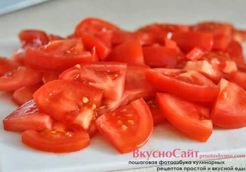 помидоры нарезаю также как и баклажаны