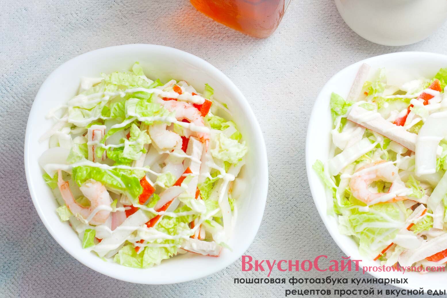 Салат с морепродуктами и пекинской капустой