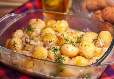 Модный рецепт молодой картошки в сметане с грибами Молодая картошка с грибами в сметане