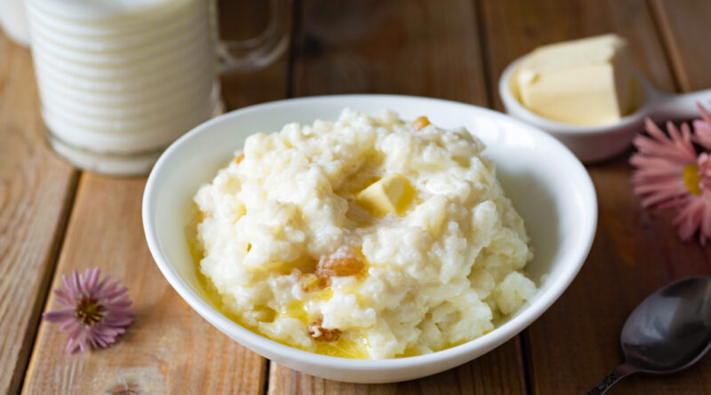 Рисовая каша в мультиварке на молоке с изюмом