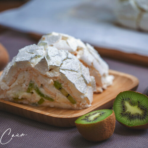 Меренговый рулет с киви